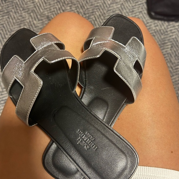 Hermes Oran Silver Slide Sandals
Eu 38 - Picture 2 of 9